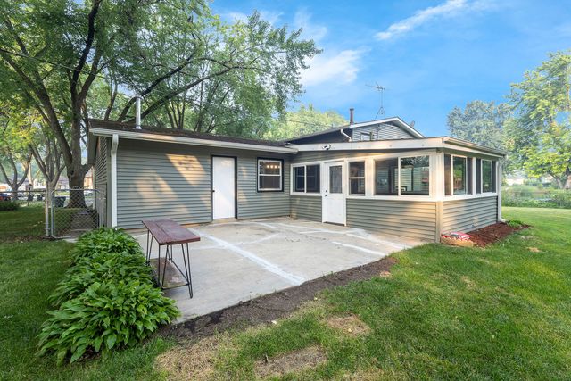 7979 Huntington Circle N, Hanover Park, IL 60133