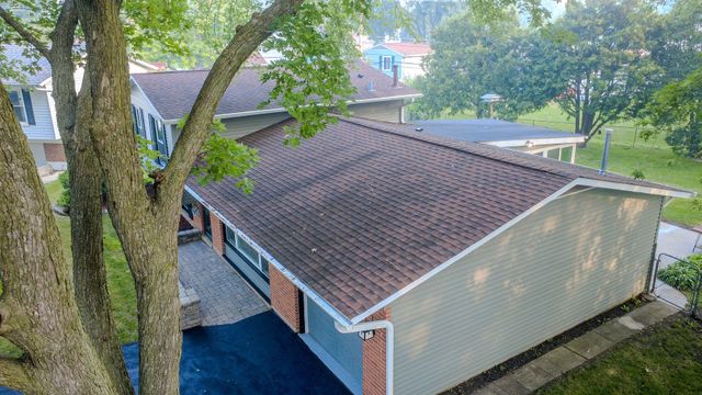 7979 Huntington Circle N, Hanover Park, IL 60133