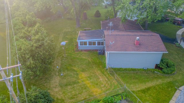 7979 Huntington Circle N, Hanover Park, IL 60133