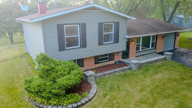 7979 Huntington Circle N, Hanover Park, IL 60133
