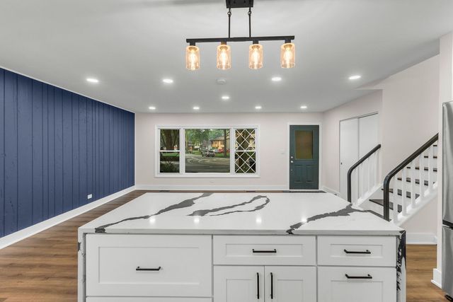 7979 Huntington Circle N, Hanover Park, IL 60133