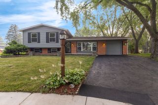 7979 Huntington Circle N, Hanover Park, IL 60133