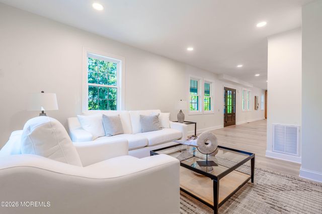14 Coleman Lane, Titusville, NJ 08560