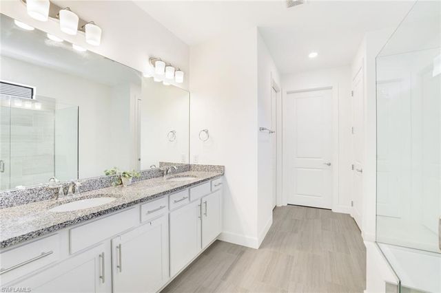 10439 Ventana LN, Naples, FL 34120