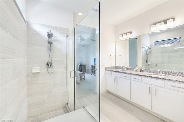 10439 Ventana LN, Naples, FL 34120
