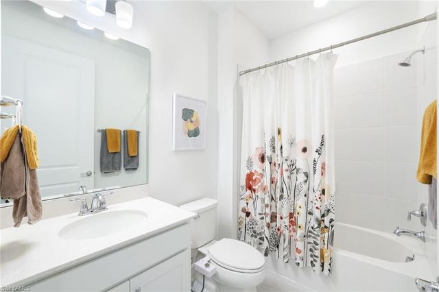 10439 Ventana LN, Naples, FL 34120