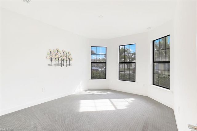 10439 Ventana LN, Naples, FL 34120