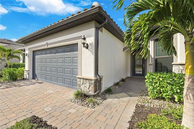 10439 Ventana LN, Naples, FL 34120