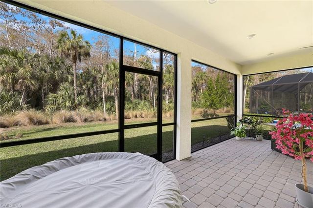 10439 Ventana LN, Naples, FL 34120