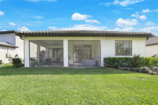 10439 Ventana LN, Naples, FL 34120
