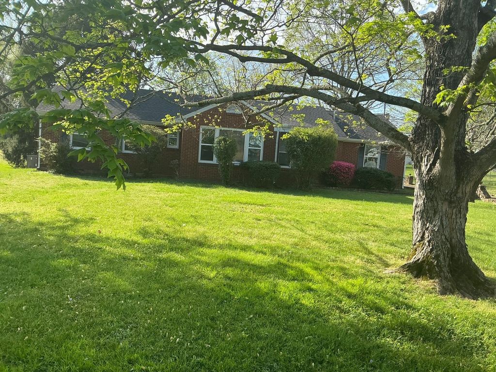 109 Keith Dr, Clarksville, TN 37043