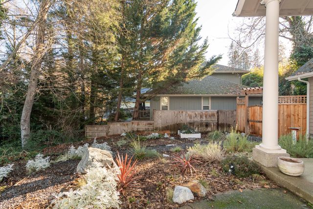 1318 NW Bellevue Place, Grants Pass, OR 97526