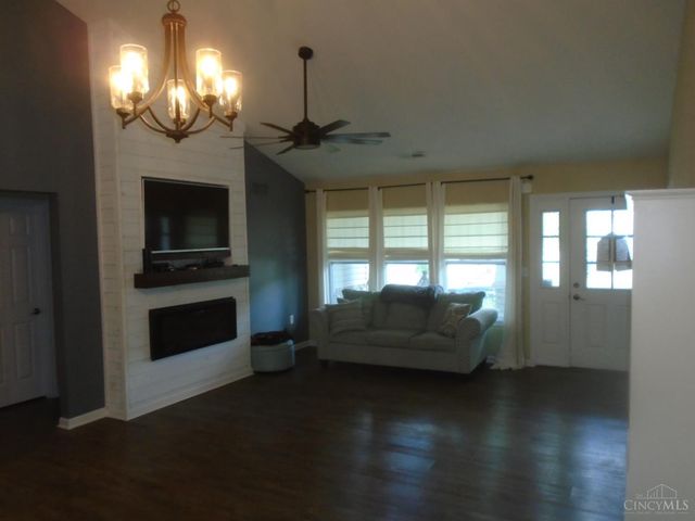 74 W Persimmon Drive, Hamilton, OH 45013