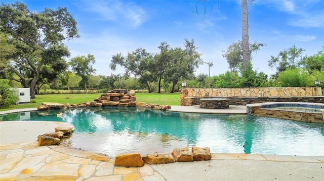 4003 Country Trails Street, Alvin, TX 77511