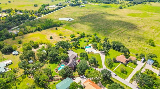 4003 Country Trails Street, Alvin, TX 77511
