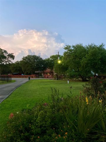 4003 Country Trails Street, Alvin, TX 77511