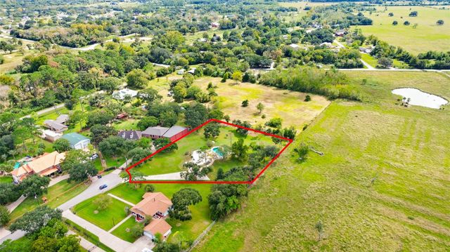 4003 Country Trails Street, Alvin, TX 77511