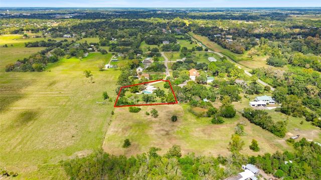 4003 Country Trails Street, Alvin, TX 77511
