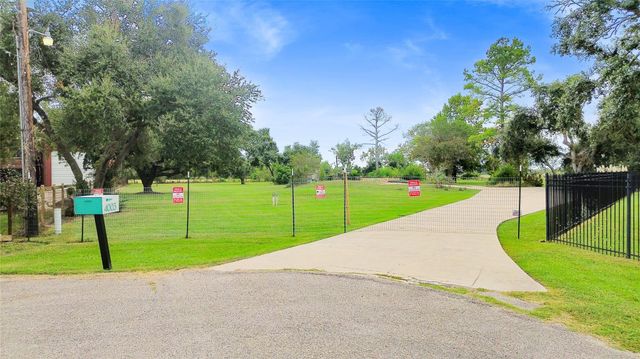 4003 Country Trails Street, Alvin, TX 77511