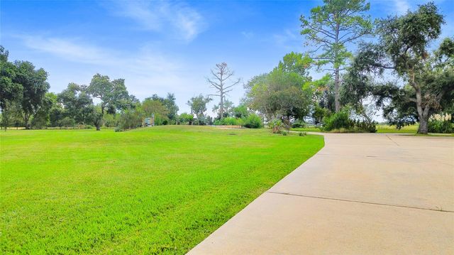 4003 Country Trails Street, Alvin, TX 77511