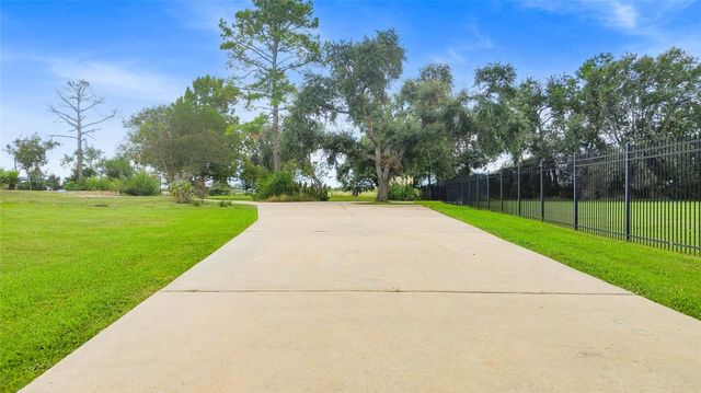 4003 Country Trails Street, Alvin, TX 77511