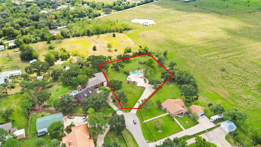 4003 Country Trails Street, Alvin, TX 77511
