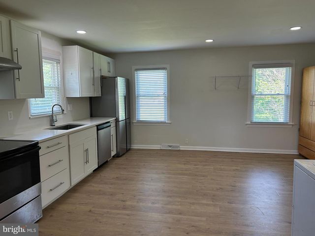1299 PORTERS RD, Spring Grove, PA 17362