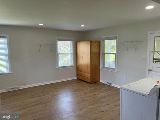 1299 PORTERS RD, Spring Grove, PA 17362