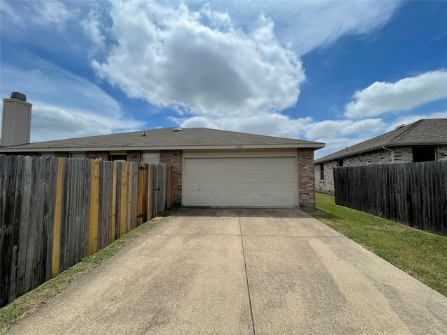 2912 Crimson Clover Drive, Lancaster, TX 75134