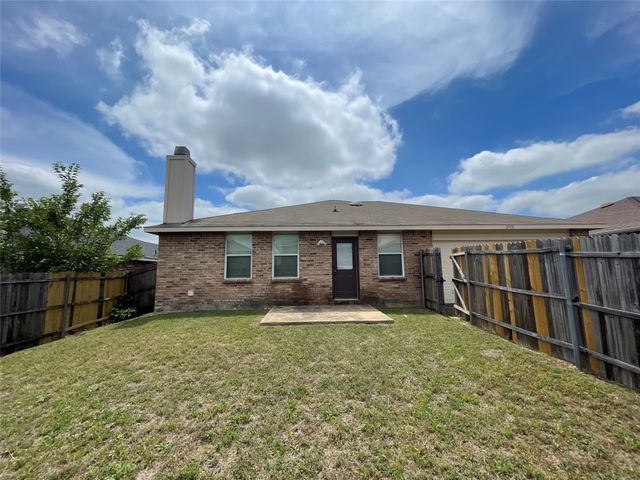 2912 Crimson Clover Drive, Lancaster, TX 75134