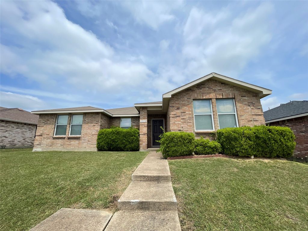 2912 Crimson Clover Drive, Lancaster, TX 75134