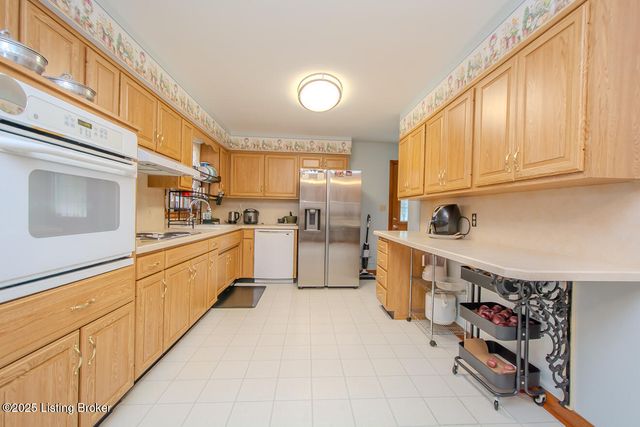 3019 Leman Dr, Louisville, KY 40220