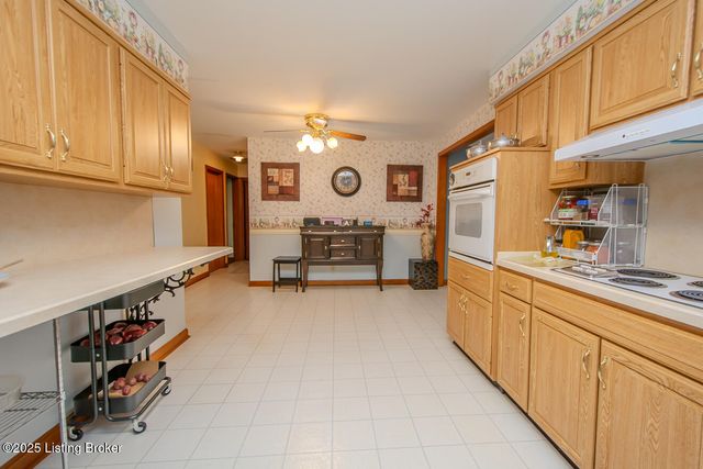 3019 Leman Dr, Louisville, KY 40220