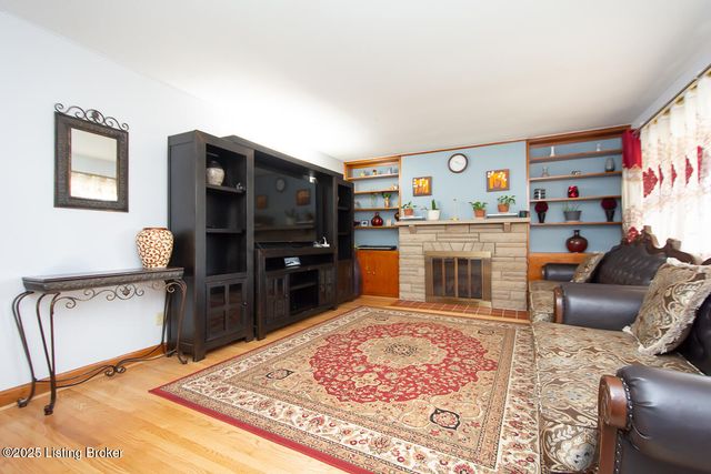 3019 Leman Dr, Louisville, KY 40220