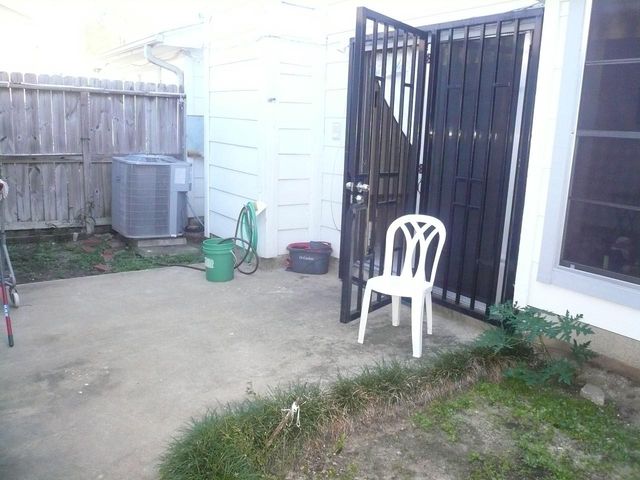 6425 S Briar Bayou Drive, Houston, TX 77072