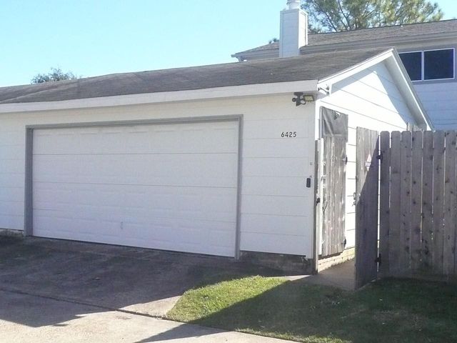 6425 S Briar Bayou Drive, Houston, TX 77072