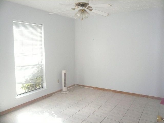 6425 S Briar Bayou Drive, Houston, TX 77072