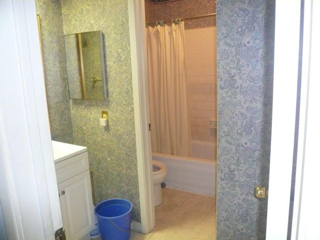 6425 S Briar Bayou Drive, Houston, TX 77072