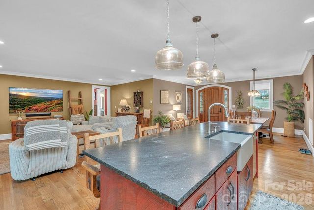811 Linhigh Drive, Newland, NC 28657
