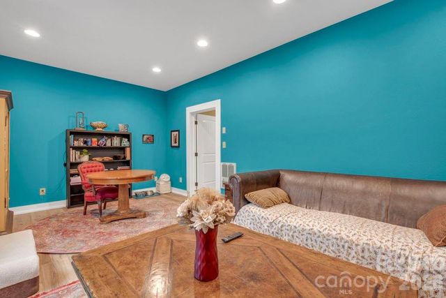 811 Linhigh Drive, Newland, NC 28657