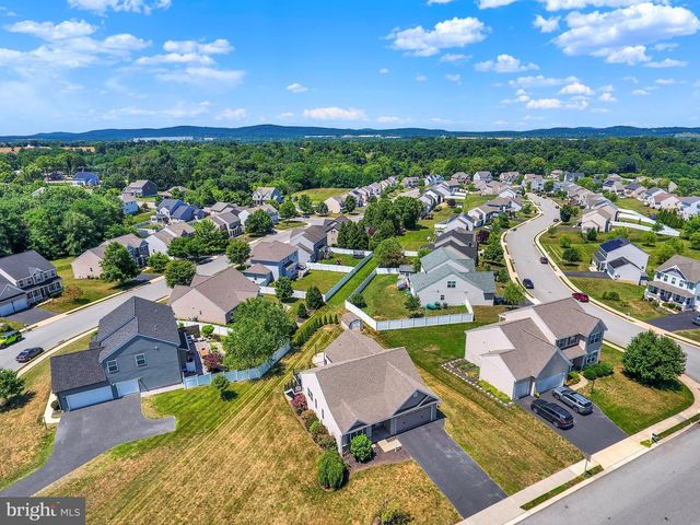 143 SPRING MEADOWS RD, Manchester, PA 17345