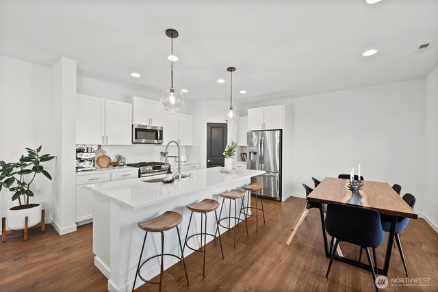 5168 Sinclair Way, Bremerton, WA 98312