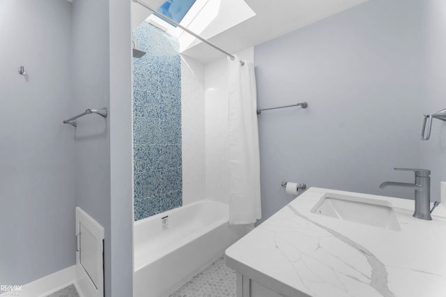 1374 Anita Avenue, Grosse Pointe Woods, MI 48236