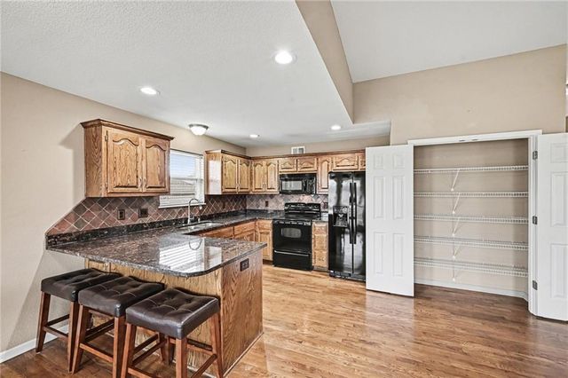 1842 White Tail Lane, Liberty, MO 64068