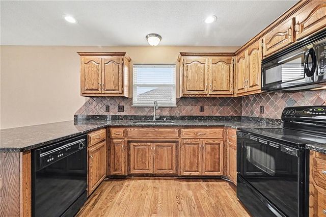 1842 White Tail Lane, Liberty, MO 64068