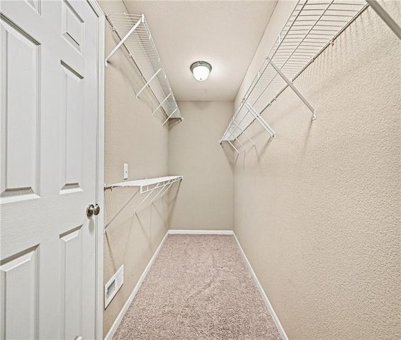 1842 White Tail Lane, Liberty, MO 64068