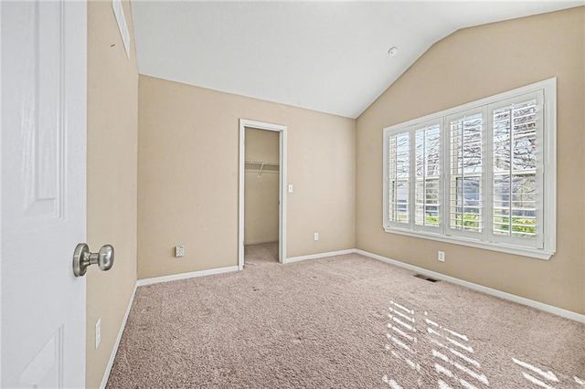 1842 White Tail Lane, Liberty, MO 64068