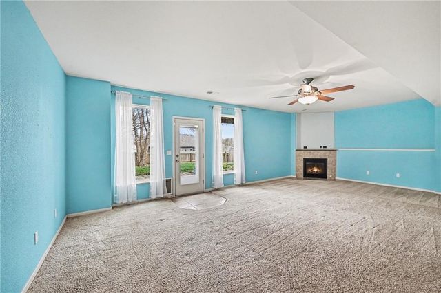 1842 White Tail Lane, Liberty, MO 64068