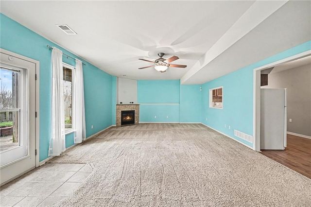 1842 White Tail Lane, Liberty, MO 64068