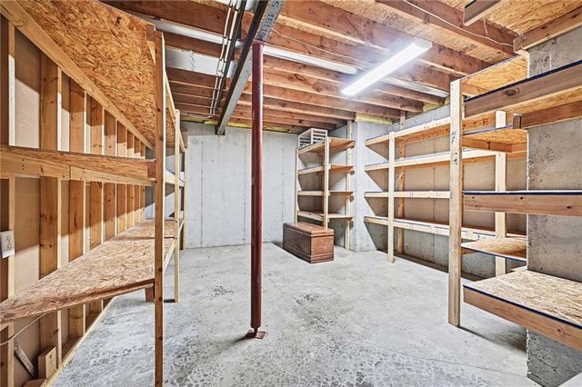 1842 White Tail Lane, Liberty, MO 64068